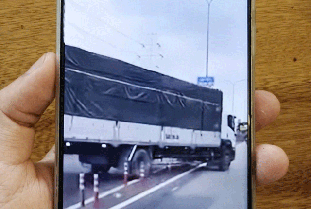 Tai-xe-xe-tai-bang-qua-coc-tieu-2