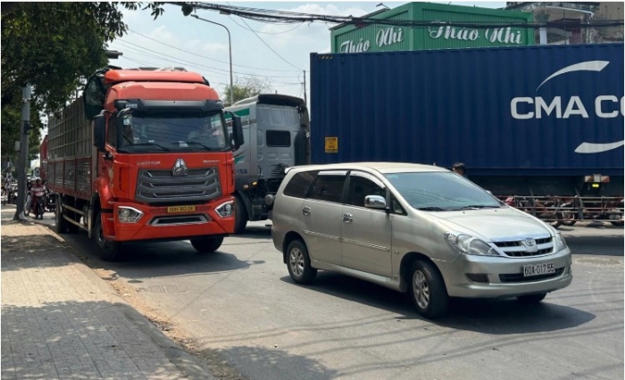 nguoi-phu-nu-di-xe-dap-2