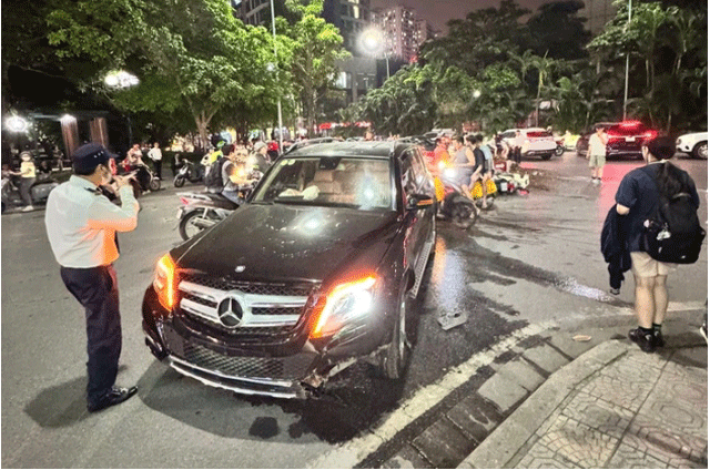 Oto-mercedes-gay-tai-nan-1