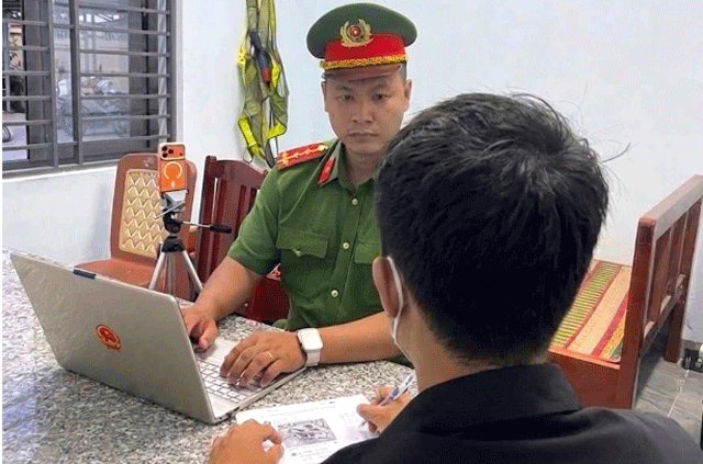 Thanh-nien-thach-thuc-cong-an-1