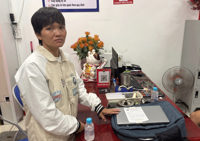 Nu-giup-viec-trom-laptop-2