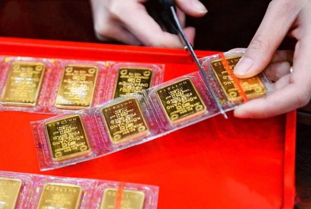 vang-the-gioi-tang-trong-nuoc-giam-2