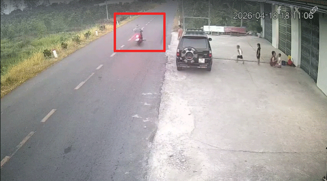 Clip-be-trai-da-bong-ra-duong-2