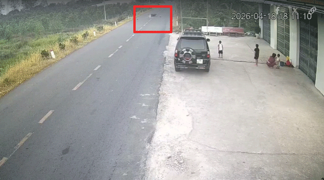 Clip-be-trai-da-bong-ra-duong-3