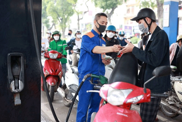 Gia-xang-chieu-nay-21-4-giam-1