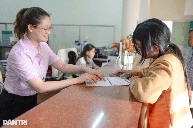 so-tien-be-gai-16-tuoi-nuoi-ba-em-1