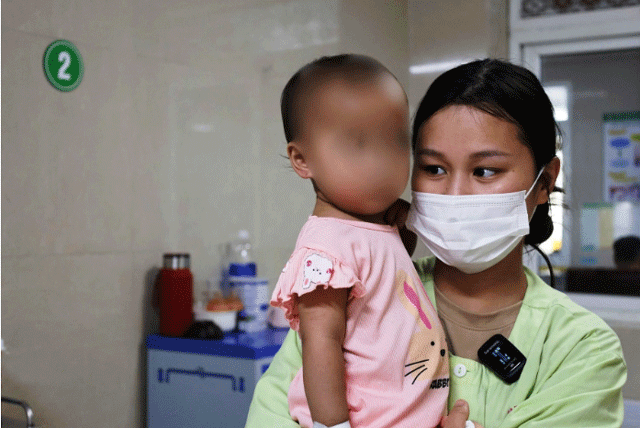 Be-gai-15-thang-bi-oto-lui-trung-1