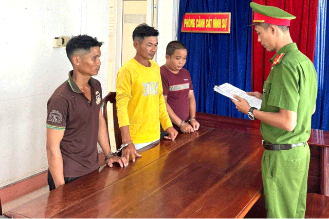 3-nguoi-dan-ong-danh-1-nguoi-1