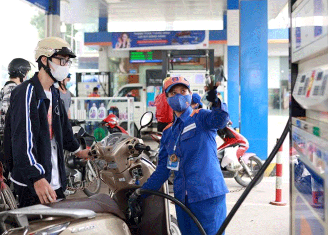 Gia-xang-dau-dong-loat-giam-5