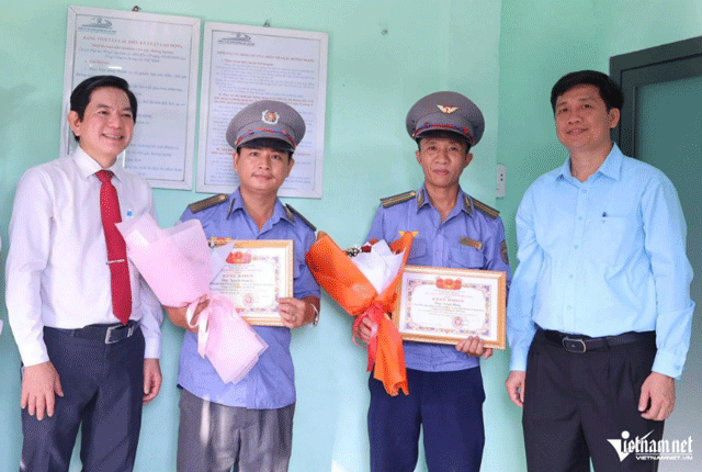 Nhan-vien-gac-chan-cuu-doan-tau