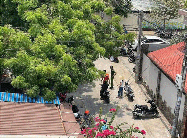 Nam-sinh-lop-9-dung-dao-dam-ban-1