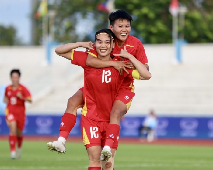 Tin bóng đá tối 15/12: ĐT Việt Nam nhận 'đặc quyền' ở CK SEA Games 33; HLV Mai Đức Chung lập kỷ lục