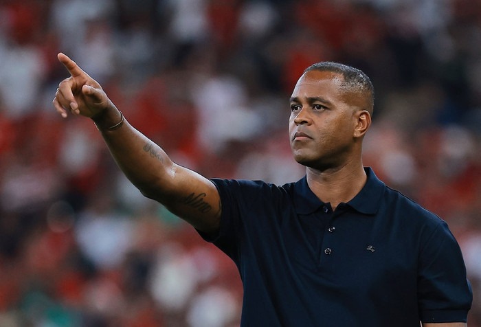 HLV Patrick Kluivert tu chuc