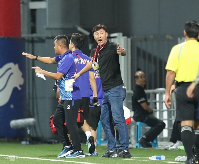 HLV-Kim-Sang-sik-viet-nam-singap (2)