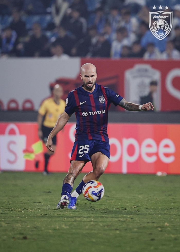 cau thu nhap tich lau cua malaysia gay phan no 2