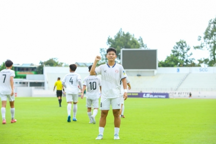 con trai quang hai toa sang