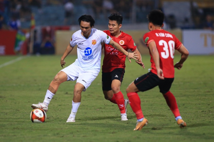 Kết quả bóng đá V.League hôm nay: Nguyễn Xuân Son lu mờ trước Quang Hải; Ngôi đầu BXH đổi chủ?