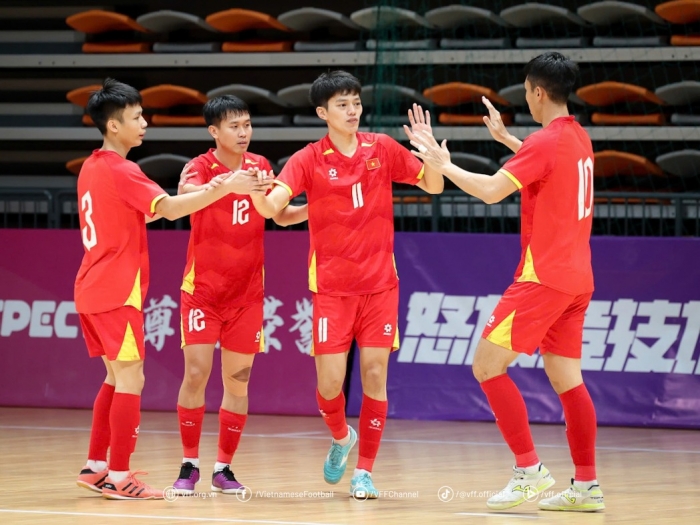 futsal viet nam hat giong so 2