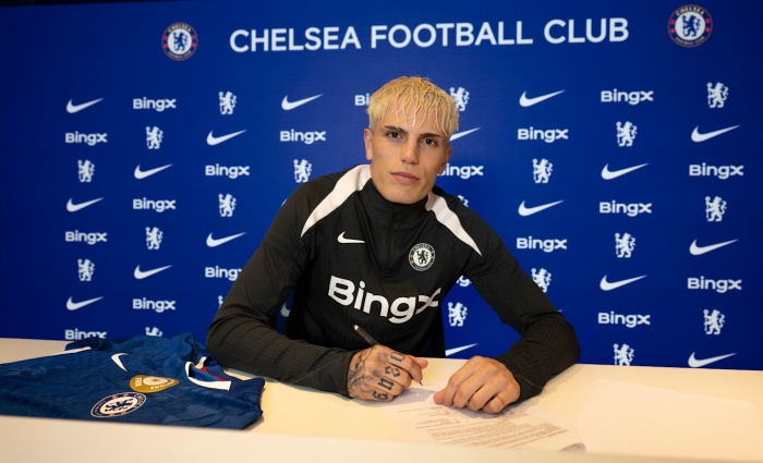 Alejandro Garnacho chính thức gia nhập Chelsea.
