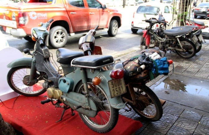 2000(1)