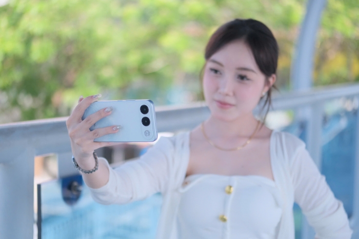 Oppo-A7-Pro5G-3