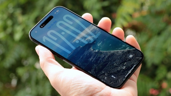 review-the-new-iphone-air-is-the-sexiest-iphone-ive-ever-tes_3zjf-1248