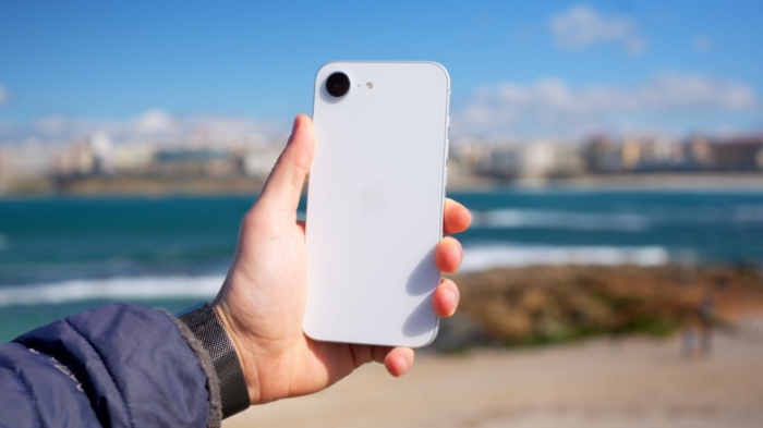 62770-130322-000-lead-iphone-16e