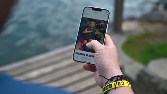 63739-132629-Holding-iPhone-16e