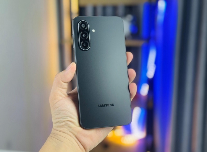 samsung-galaxy-a17-5g-mau-den