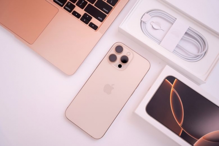 2-danh-gia-iphone-16-pro-max-didongviet