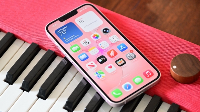 67029-140853-iphone17ereview-4-xl