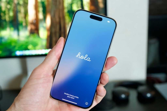 iphone16-pro-hero-3