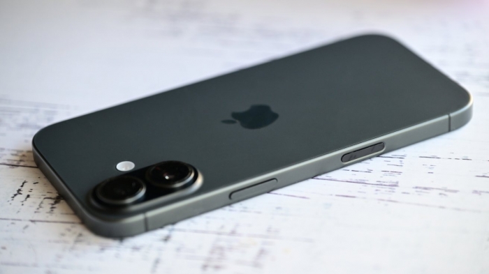 65152-136111-iPhone-17-Side-xl