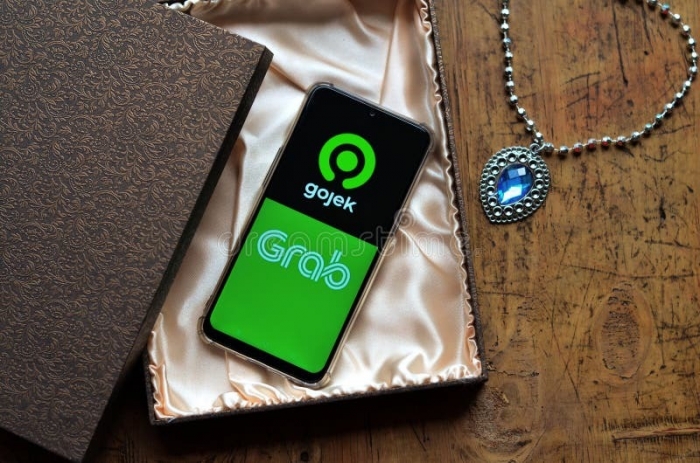 gojek-grab-smartphone-popular-tr