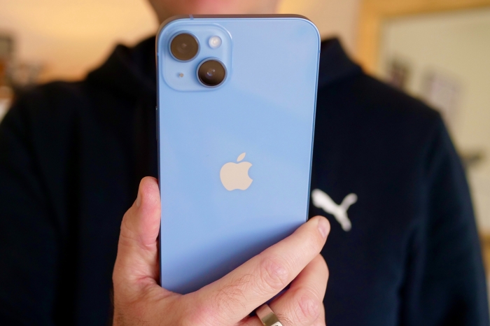 iPhone-14-Plus-Back-Logo-Bright