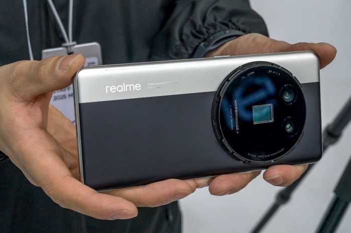 Realme-lens-concept-naked-phone