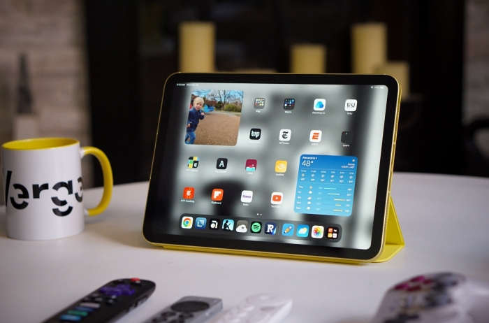 iPad-2025-front