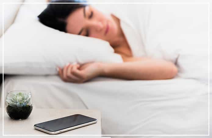 Phone-Addict-Why-Keeping-Your-Phone-Next-to-You-while-Sleeping-is-a-Bad-Idea