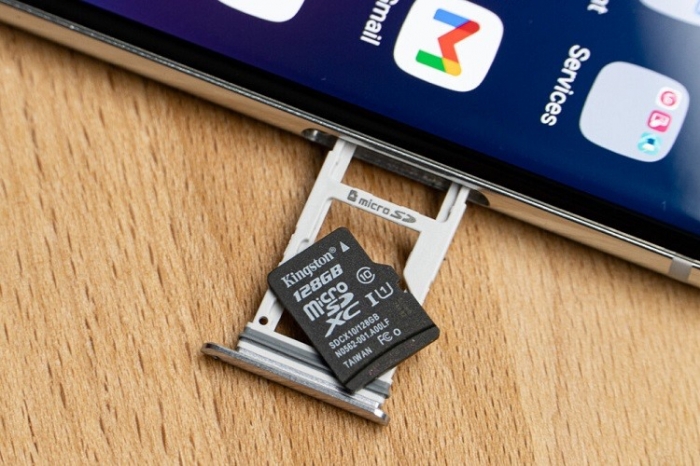 637685475326938515_the-microsd-card-is-dead-whats-next