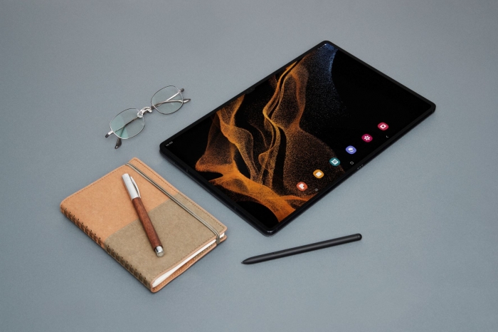 1-009_Design_Tab-S8-Ultra-with-Book-Cover_Graphite_HI