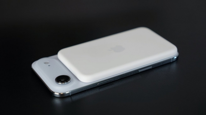 65192-136255-iPhone-Air-with-bat