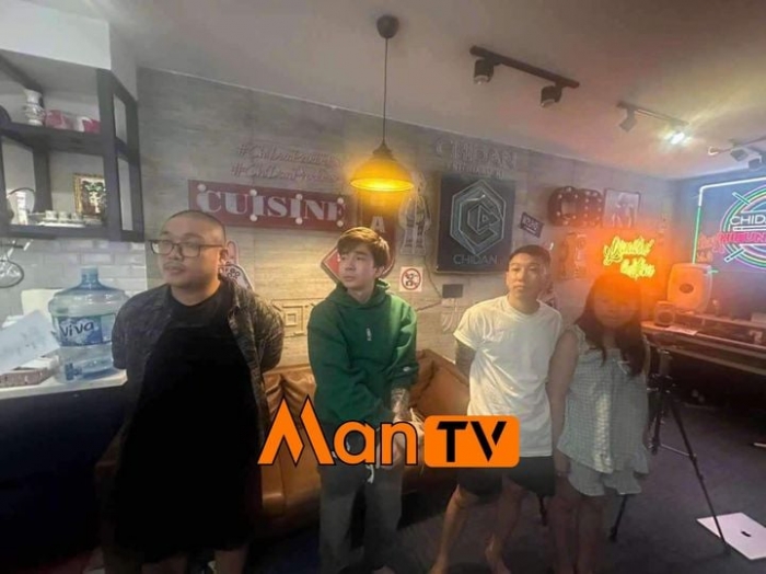 Dan-mang-xon-xao-ve-clip-chi-dan-tung-livestream-xin-loi-sau-nghi-van-bi-bat-vi-dung-chat-cam-5