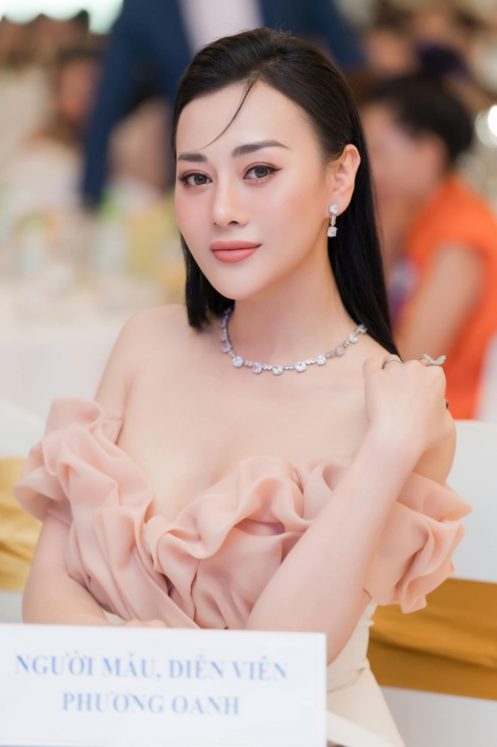 Netizen-xon-xao-khi-phuong-oanh-chia-se-khi-toi-dua-2-con-anh-binh-di-choi-thi-khong-ai-chup-len