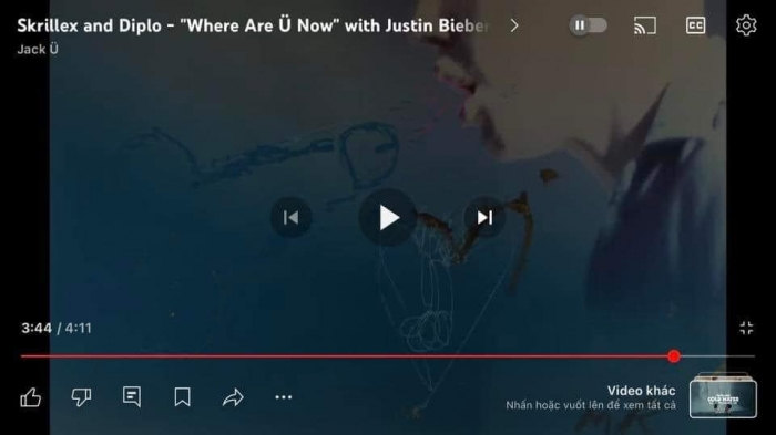 Cdm-discovers-justin-bieber-releases-sos-signal-through-a-series-of-details-in-the-mv-wherea-are-u-now-1