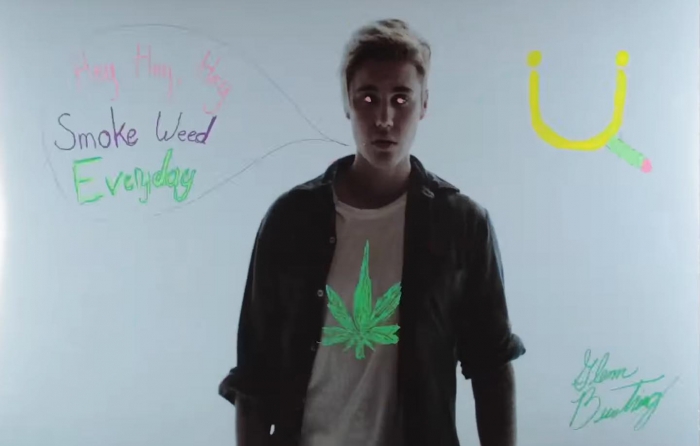 Cdm-discovers-justin-bieber-reveals-sos-signal-through-a-series-of-details-in-the-mv-wherea-are-u-now-4