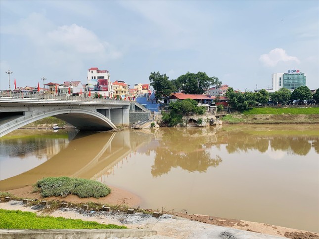 thong-tin-ve-dong-song-duy-nhat-o-mien-bac-viet-nam-chay-nguoc-sang-trung-quoc-voi-chieu-dai-243km-2