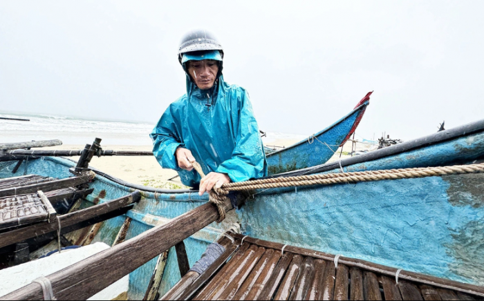 dien-bien-moi-nhat-cua-bao-so-7-huong-ve-dao-hoang-sa-suc-gio-tam-bao-150-166km-h-giat-cap-17-3