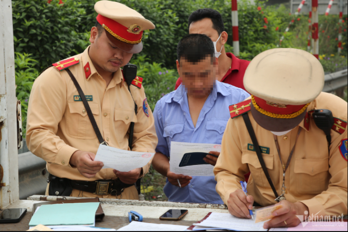 Bo-quy-dinh-nguoi-dan-duoc-giam-sat-csgt-lam-viec-qua-ghi-am-ghi-hinh-tu-ngay-15-11-3