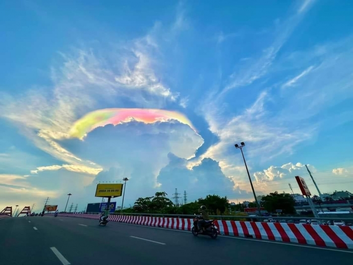 Lý giải nguyên nhân xuất hiện mây ngũ sắc hiếm thấy ở TP Hồ Chí Minh và  điều bí ẩn ít ai biết