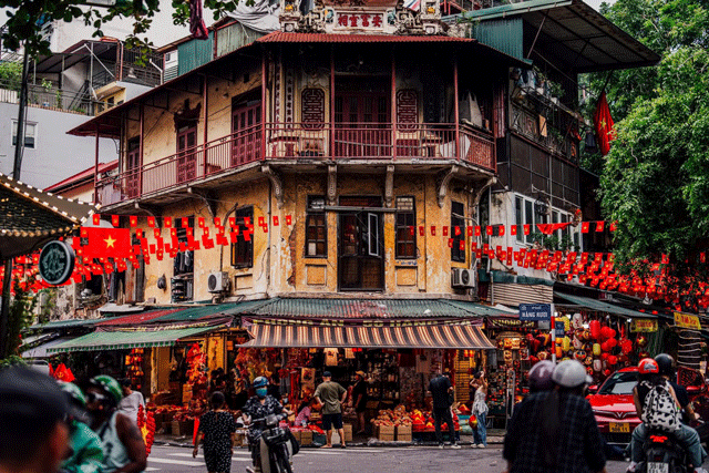 Loat-tuyen-pho-ha-noi-khoac-ao-moi-co-do-sao-vang-cha-mung-80-nam-quoc-khanh-2-9-6